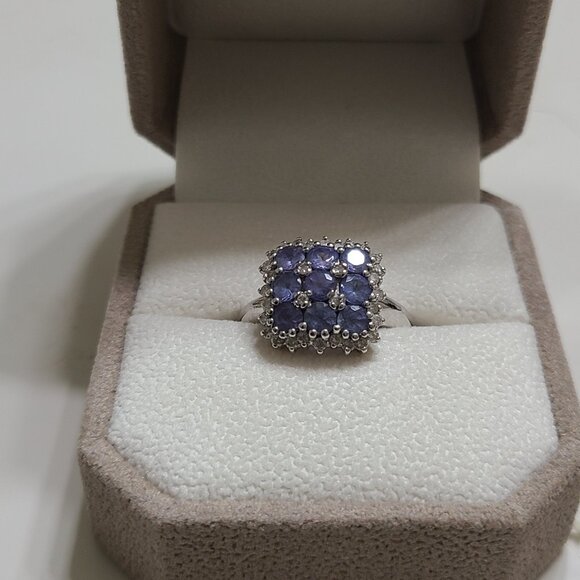 14K white gold, Tanzanite and Diamond Ring Size 6
